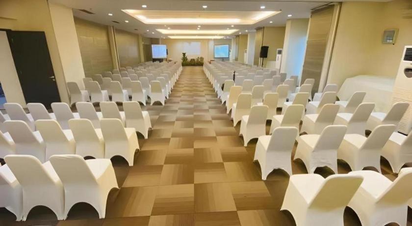 Amaris Hotel Амбон Екстериор снимка