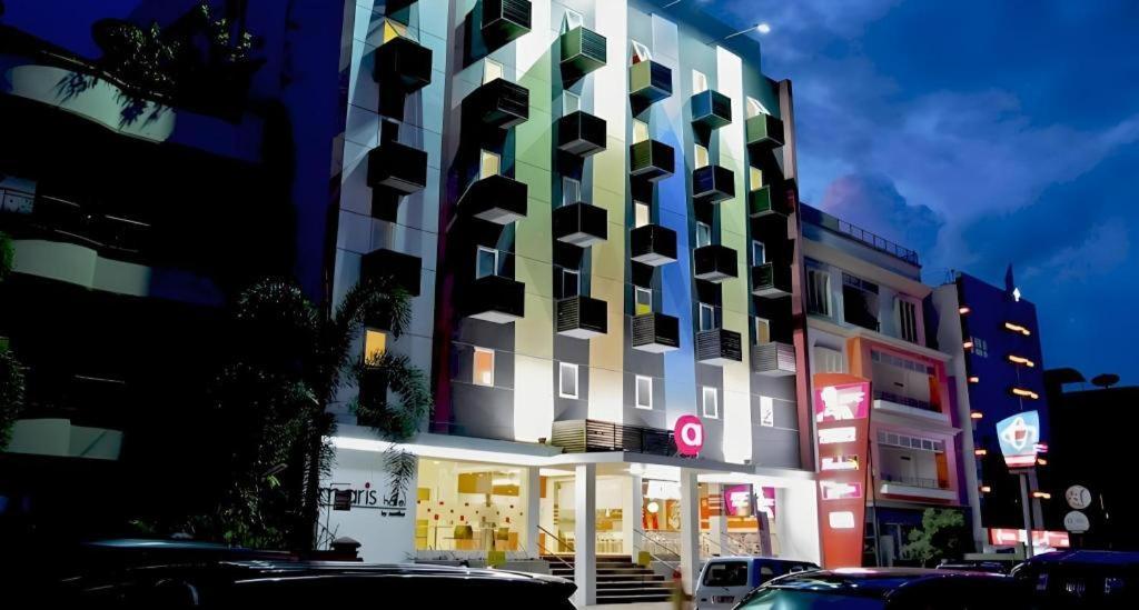 Amaris Hotel Амбон Екстериор снимка