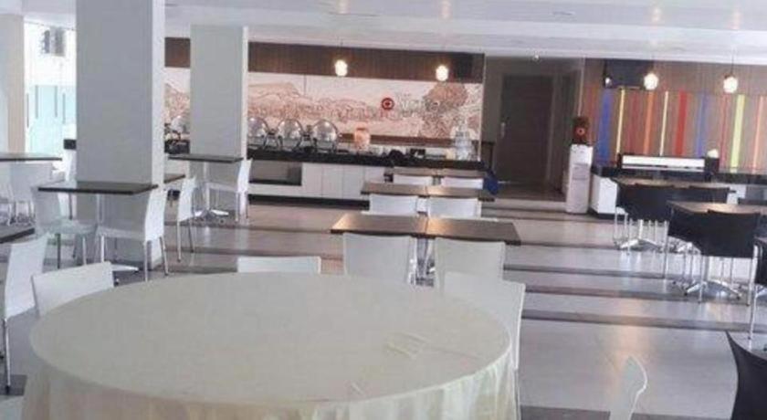 Amaris Hotel Амбон Екстериор снимка