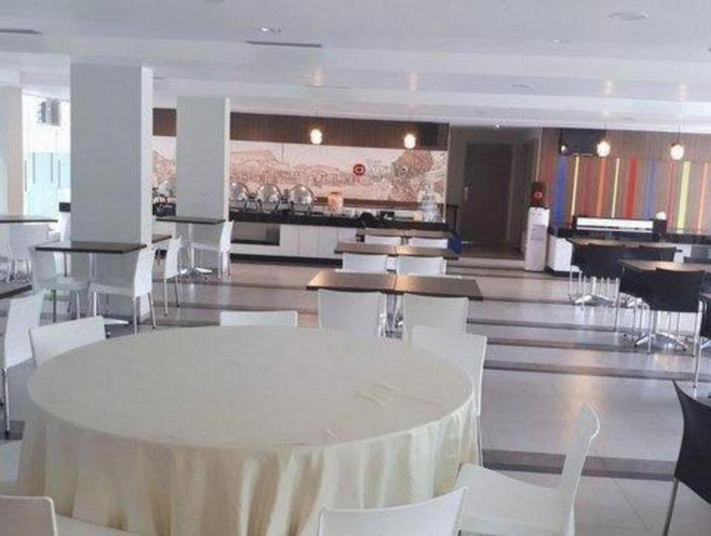 Amaris Hotel Амбон Екстериор снимка