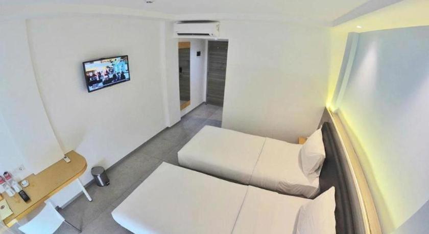 Amaris Hotel Амбон Екстериор снимка