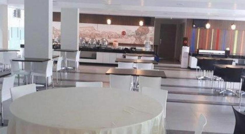Amaris Hotel Амбон Екстериор снимка