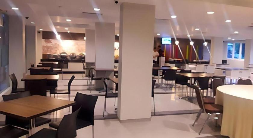 Amaris Hotel Амбон Екстериор снимка